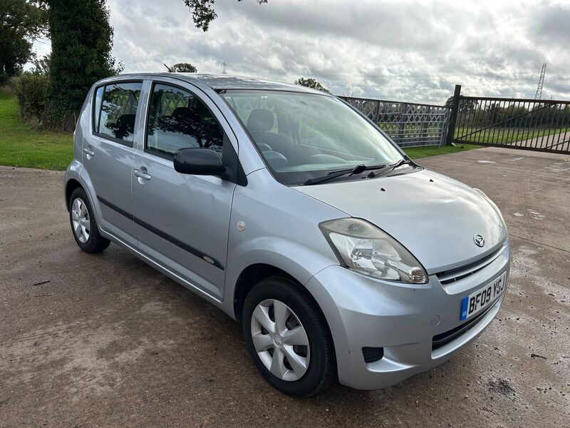 DAIHATSU SIRION