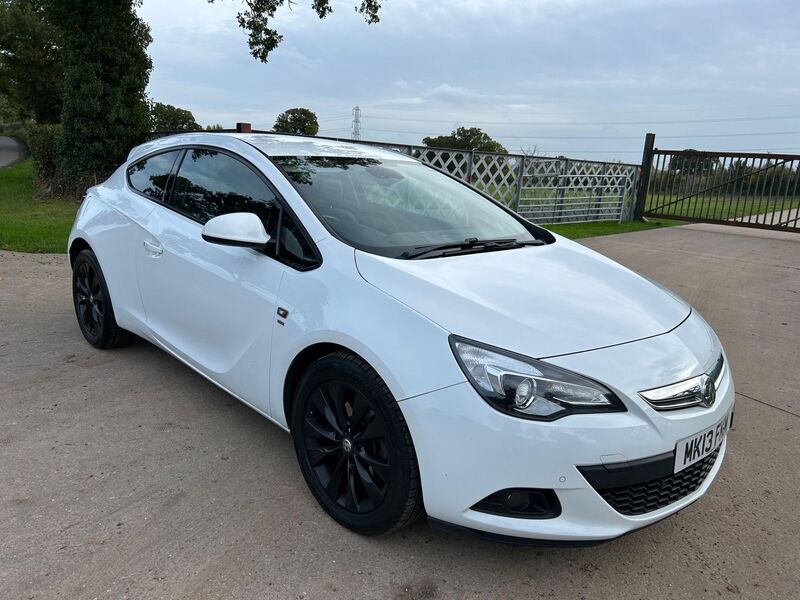 View VAUXHALL ASTRA GTC 2.0 CDTi SRi Euro 5 (s/s) 3dr