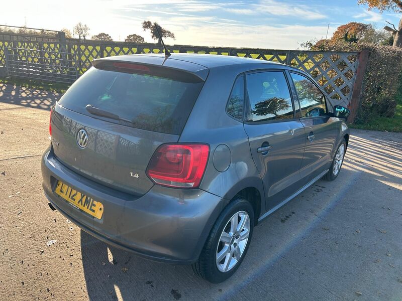 VOLKSWAGEN POLO