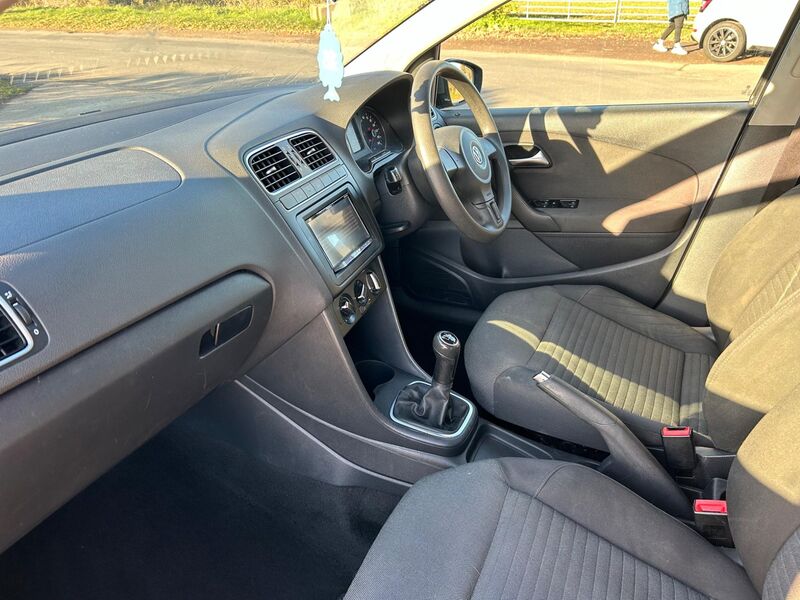 VOLKSWAGEN POLO