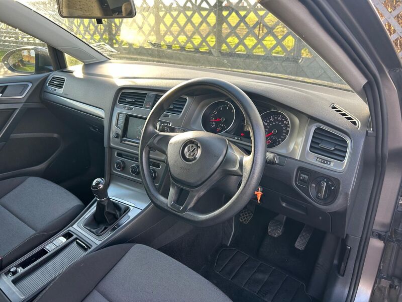 VOLKSWAGEN GOLF