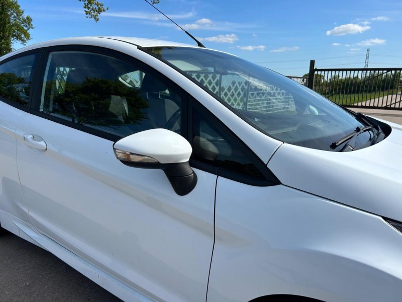 View FORD FIESTA 1.0T EcoBoost Zetec S Euro 5 (s/s) 3dr
