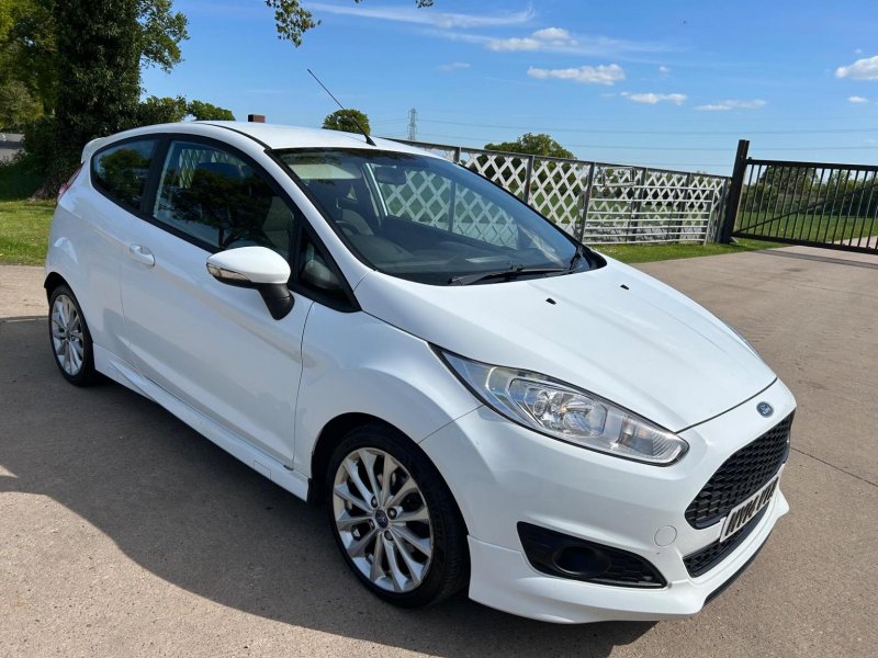 View FORD FIESTA 1.0T EcoBoost Zetec S Euro 5 (s/s) 3dr
