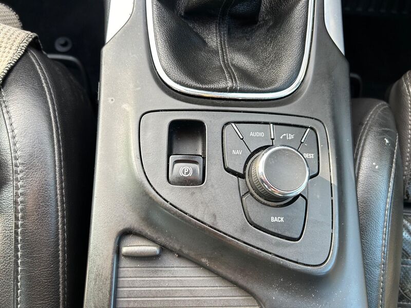 VAUXHALL INSIGNIA