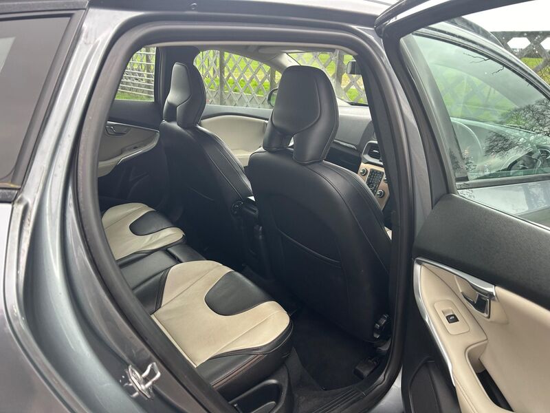 VOLVO V40 CROSS COUNTRY