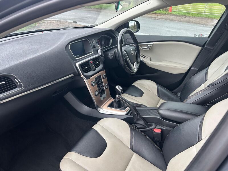 VOLVO V40 CROSS COUNTRY