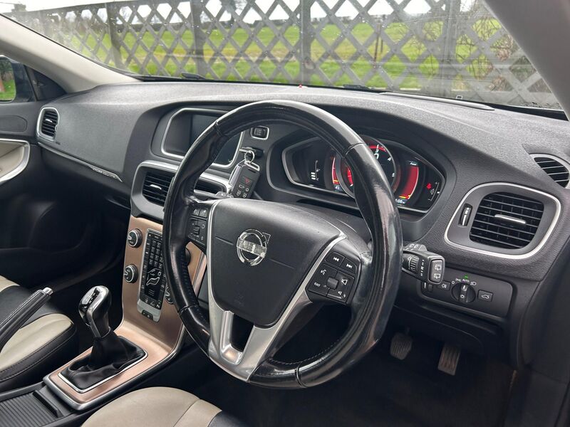 VOLVO V40 CROSS COUNTRY