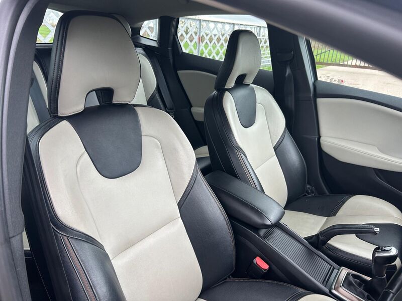 VOLVO V40 CROSS COUNTRY