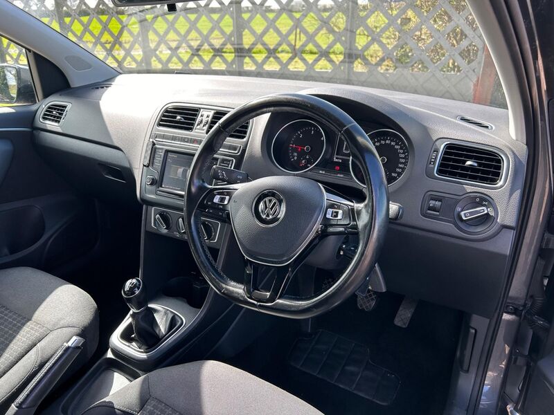 VOLKSWAGEN POLO