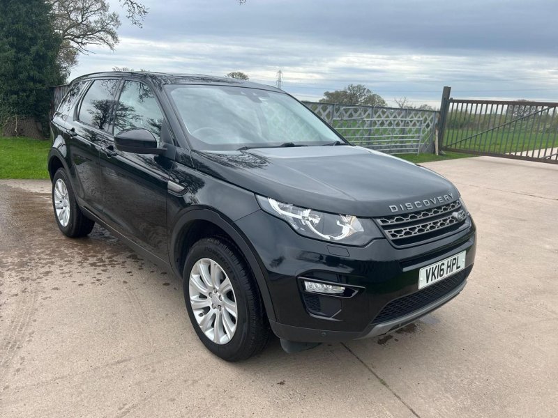 View LAND ROVER DISCOVERY SPORT 2.0 TD4 SE Tech Auto 4WD Euro 6 (s/s) 5dr