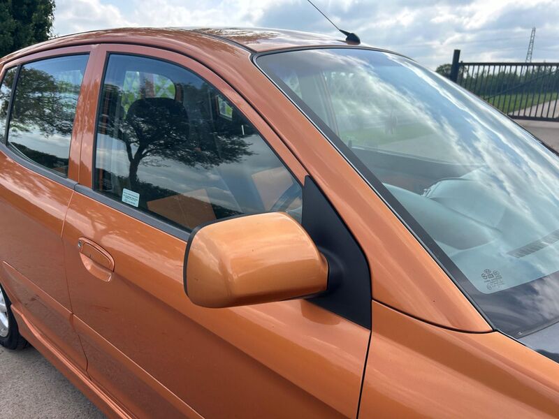 View KIA PICANTO 1.1 SE 5dr