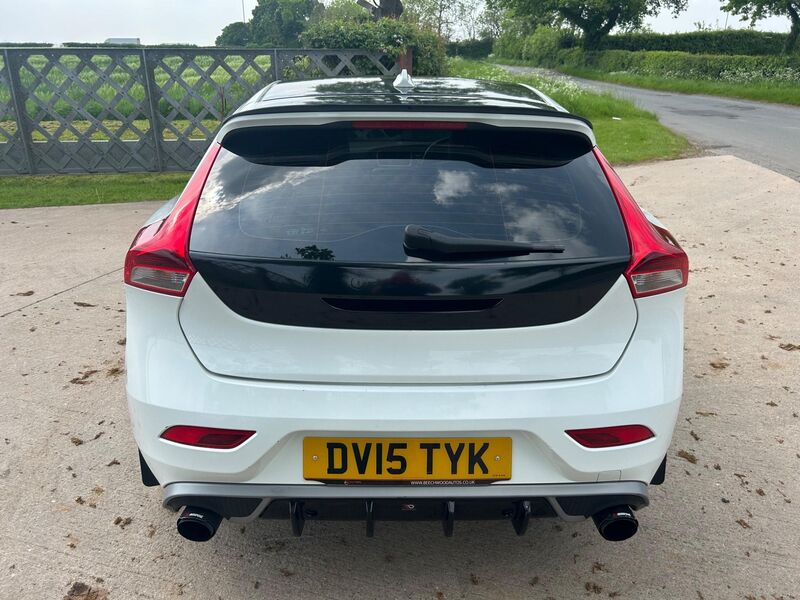 VOLVO V40