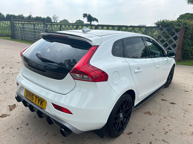 VOLVO V40