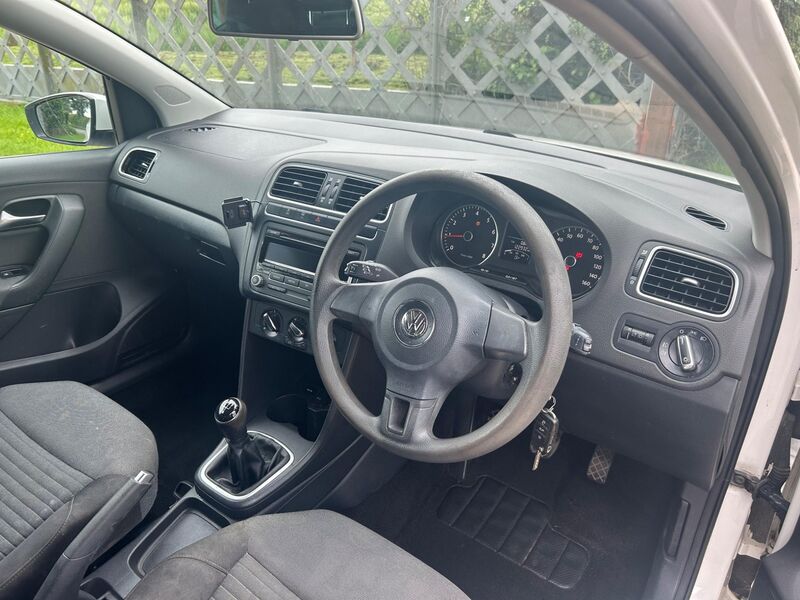 VOLKSWAGEN POLO