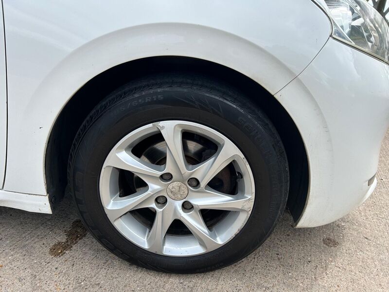 View PEUGEOT 208 1.4 e-HDi Active EGC Euro 5 (s/s) 5dr
