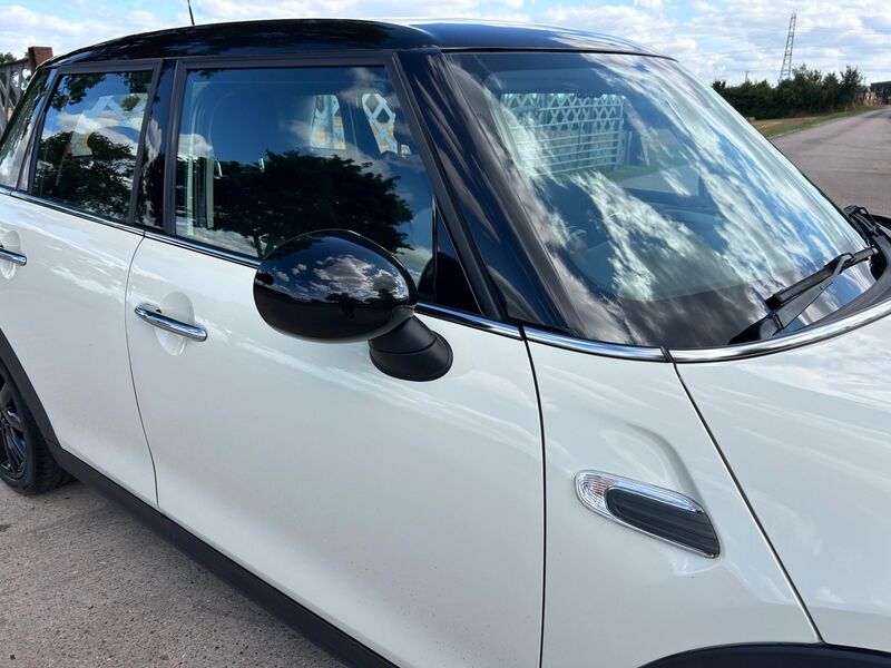 View MINI HATCH 1.5 Cooper D Euro 6 (s/s) 5dr