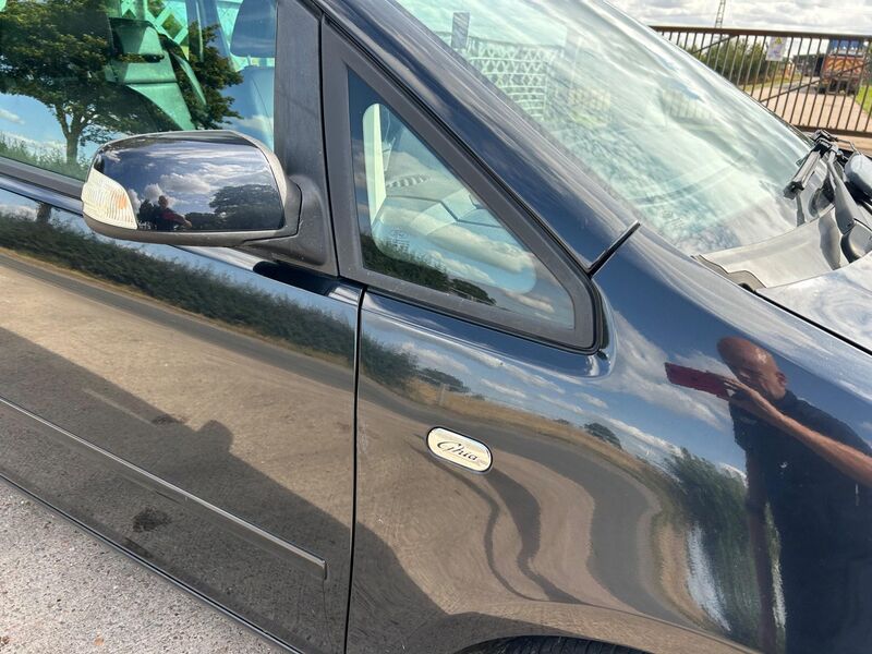 View FORD FOCUS C-MAX 2.0 TDCi DPF Ghia 5dr