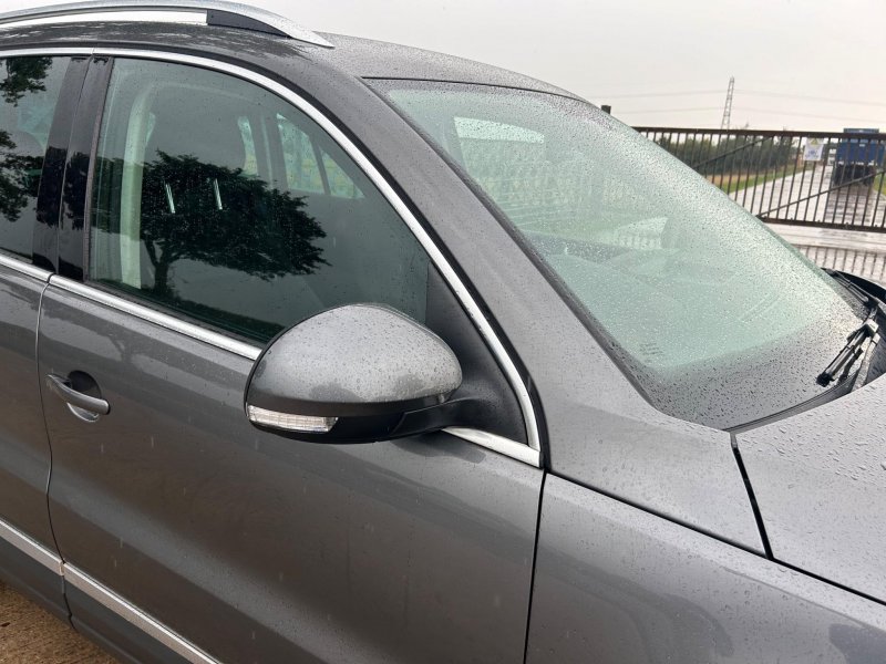 View VOLKSWAGEN TIGUAN 2.0 TDI BlueMotion Tech Match 4WD Euro 5 (s/s) 5dr
