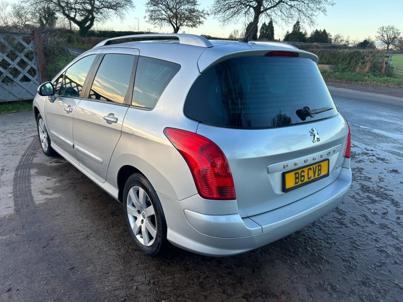 PEUGEOT 308