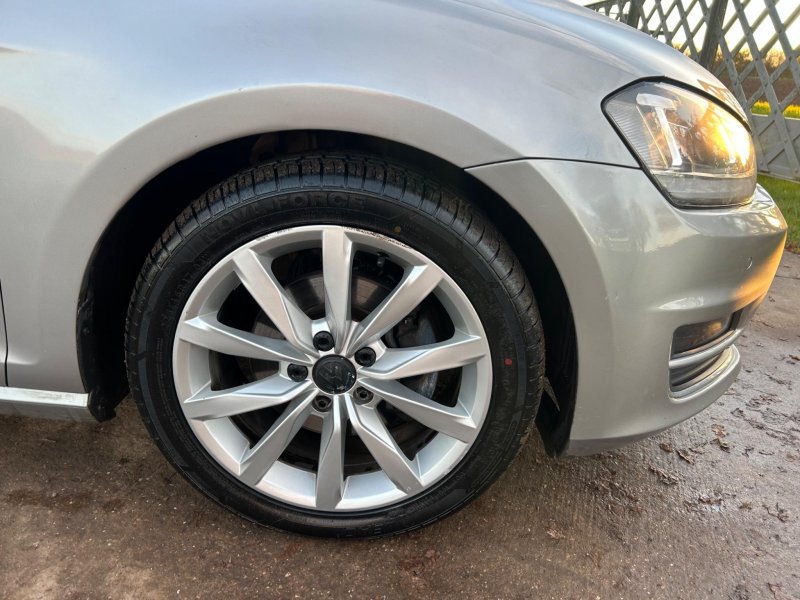 View VOLKSWAGEN GOLF 2.0 TDI BlueMotion Tech GT Euro 5 (s/s) 5dr