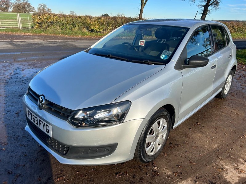 VOLKSWAGEN POLO