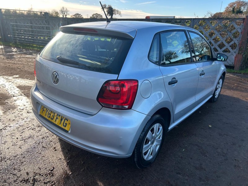 VOLKSWAGEN POLO