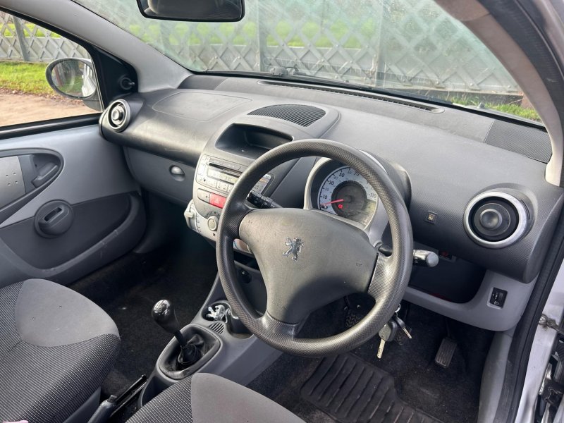PEUGEOT 107