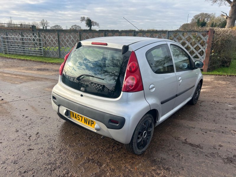 PEUGEOT 107