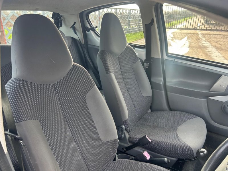 PEUGEOT 107