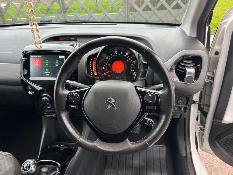 PEUGEOT 108