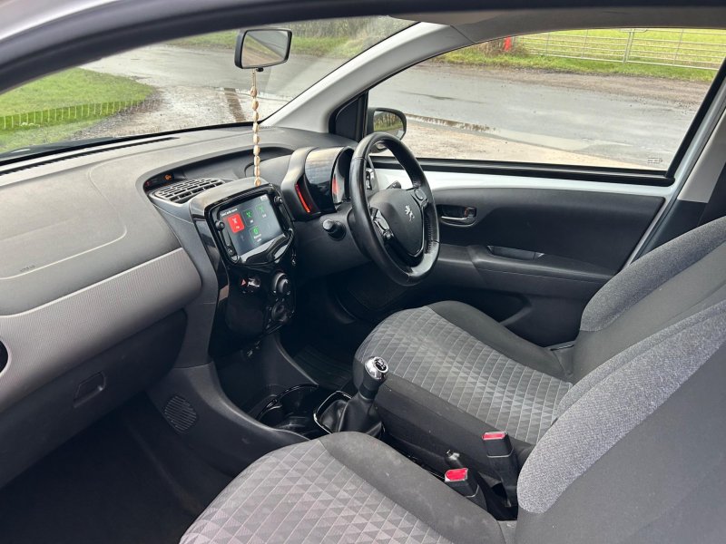 PEUGEOT 108