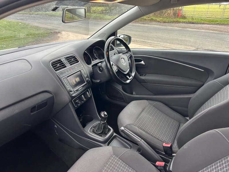VOLKSWAGEN POLO