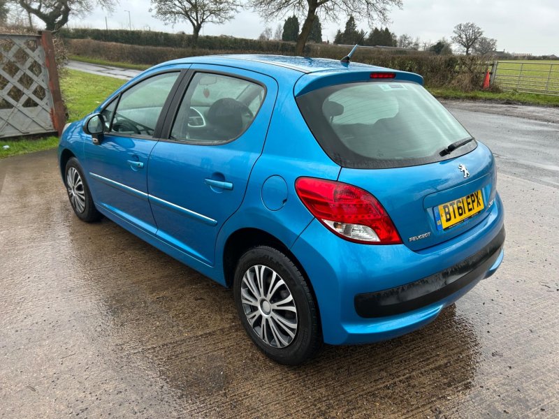 PEUGEOT 207