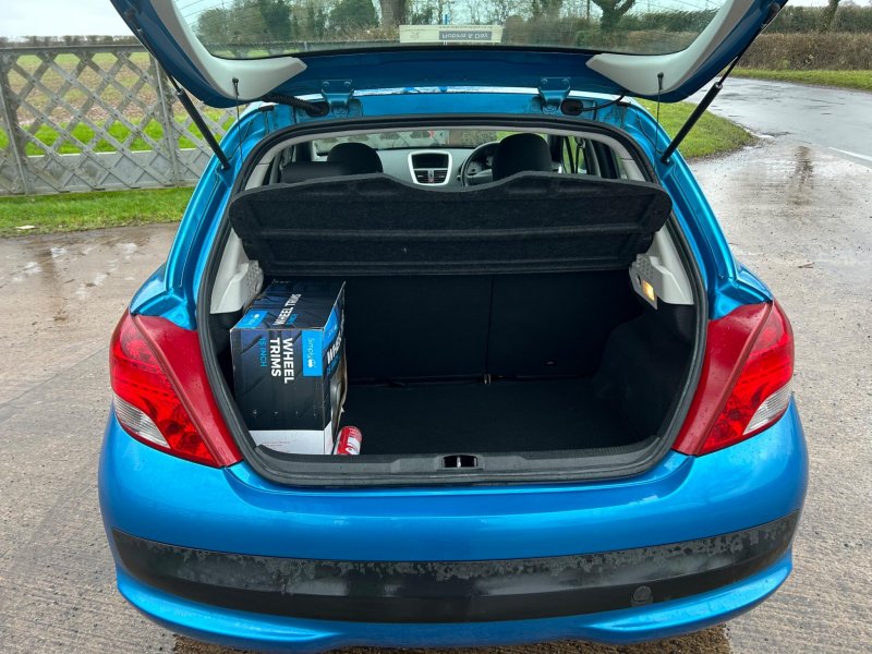 PEUGEOT 207