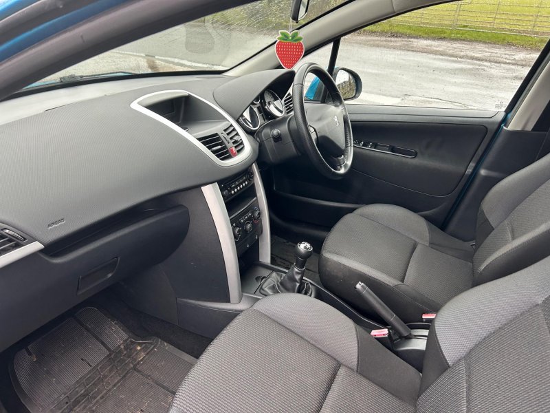 PEUGEOT 207