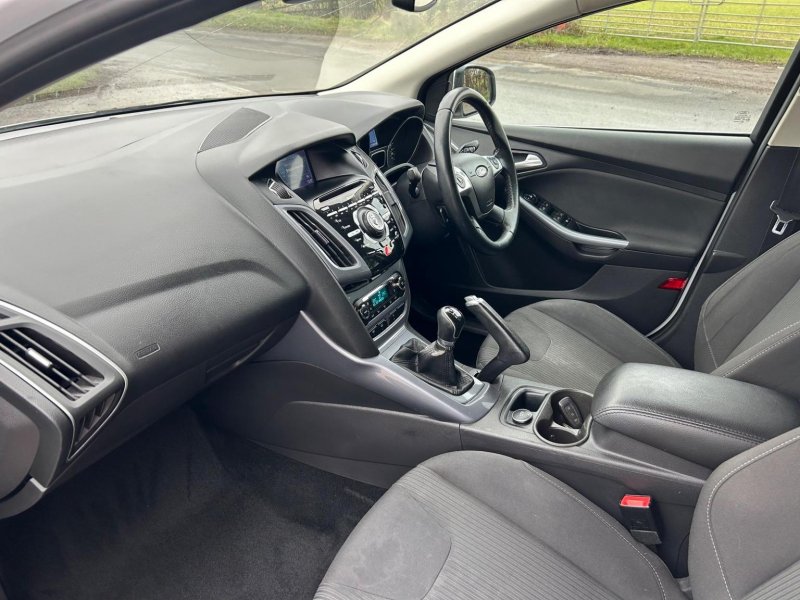 FORD FOCUS