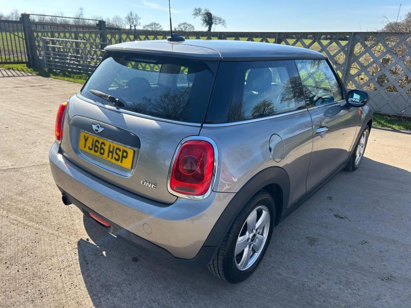 MINI HATCH