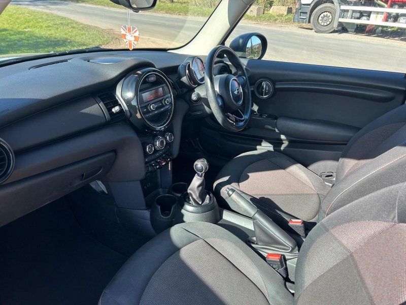 MINI HATCH