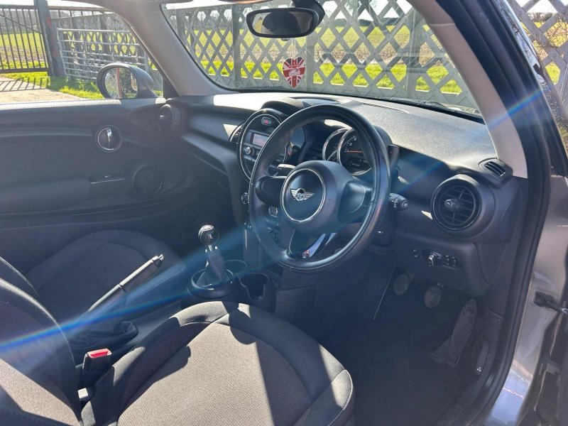 MINI HATCH