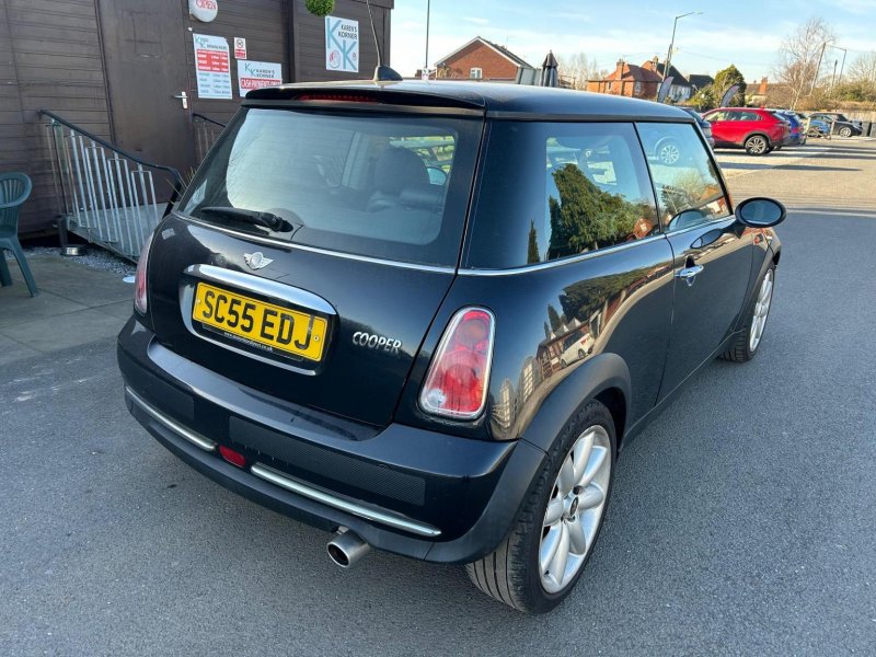 MINI HATCH