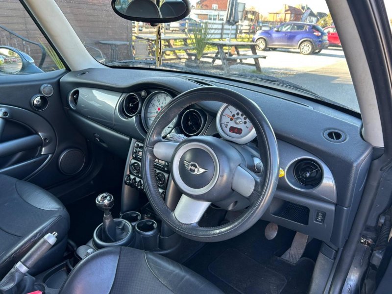 MINI HATCH