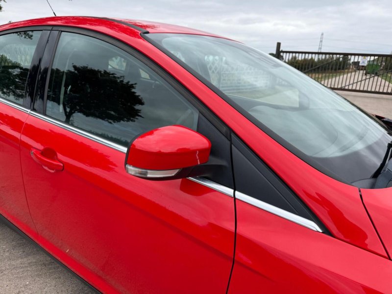 View FORD FOCUS 1.0T EcoBoost Titanium Euro 6 (s/s) 5dr