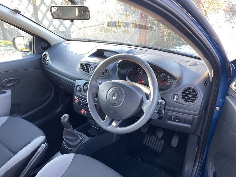 View RENAULT CLIO 1.2 16v Extreme 3dr