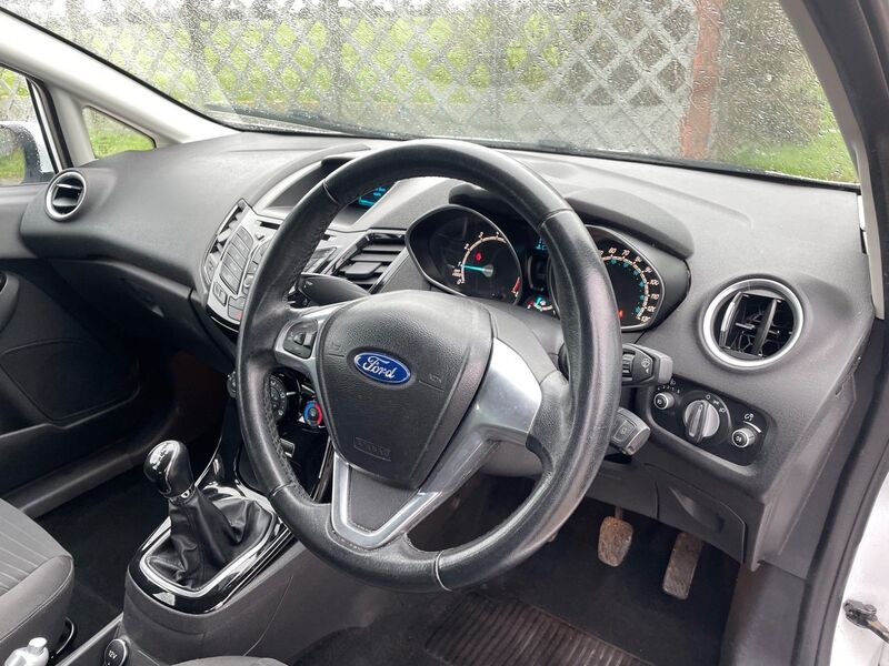 View FORD FIESTA 1.0T EcoBoost Zetec Euro 5 (s/s) 5dr