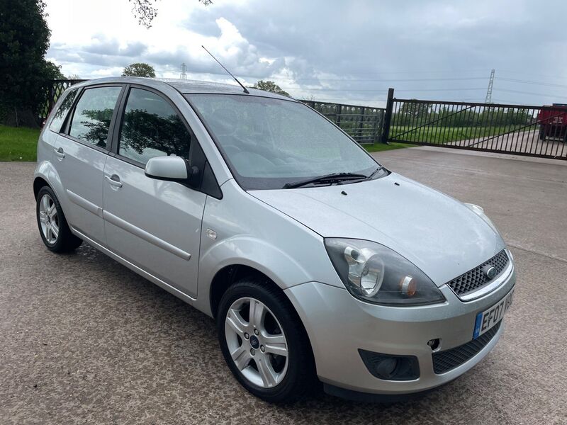 View FORD FIESTA 1.4 TD Zetec Climate 5dr