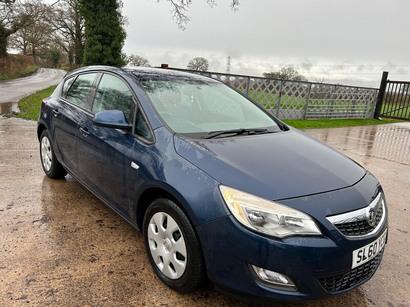 View VAUXHALL ASTRA 1.6 16v Exclusiv Auto Euro 5 5dr